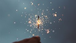 Wunderkerze bei Nacht