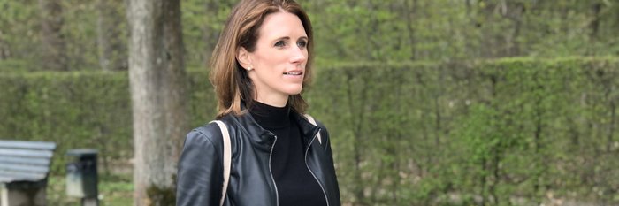 Andrea im Park laufend